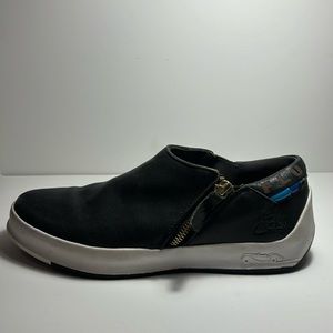 John Fluevog black leather sneakers with side zip Men’s size 7